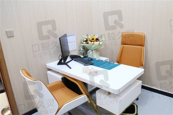 呼和浩特知牙口腔门诊部咨询室