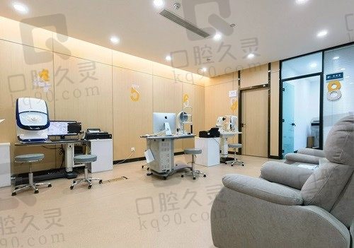 青岛鹿晰眼科医院 检查室