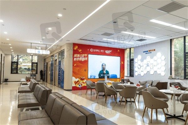 广州番禺普瑞眼科医院候诊区