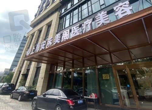 上海郑小红医生简介：在上海安禾美阁坐诊，做双眼皮整形乃是一绝