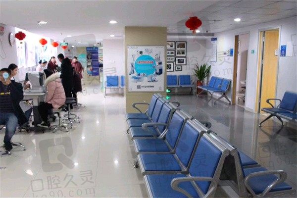  桂林爱尔眼科医院候诊区