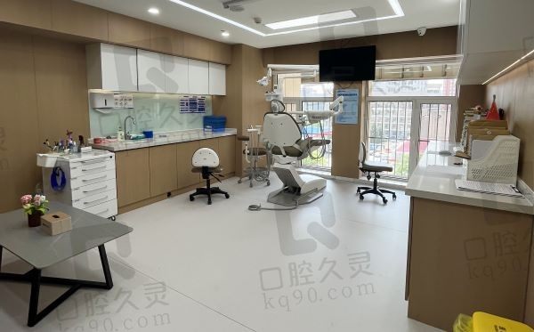 赤峰欢乐口腔门诊部诊室2