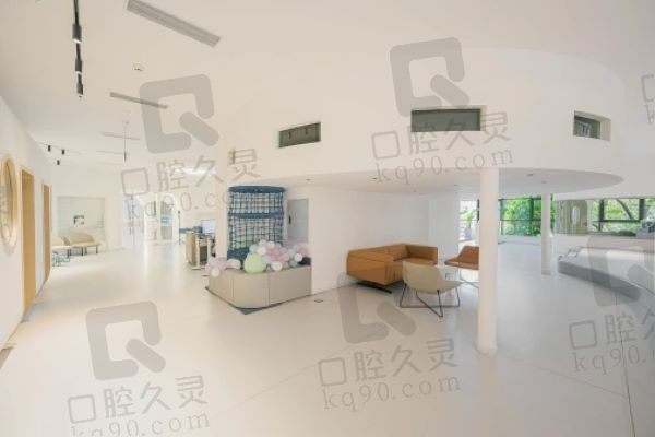 重庆中新美陆眼科医院角塑镜价格表:6500-15000元左右验配准