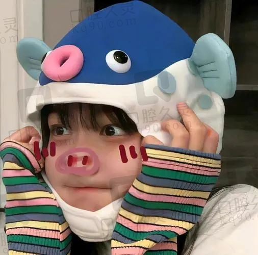 小何