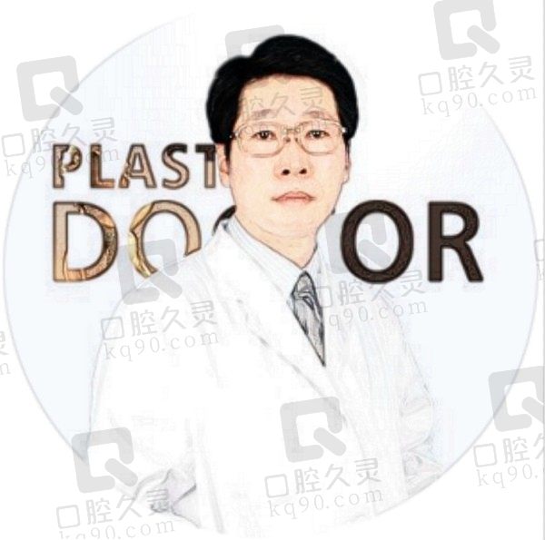成都艾米丽潘红伟医生怎么样？看简介可知他做AIS轻柔吸脂术出脂量大平整无淤青