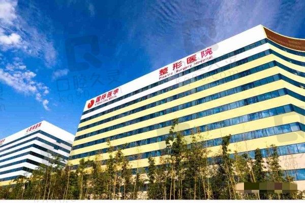 西安朱健康医生简介：坐诊西安国医找他做内窥镜3D隆胸、脸部SMAS除皱术都可免费预约