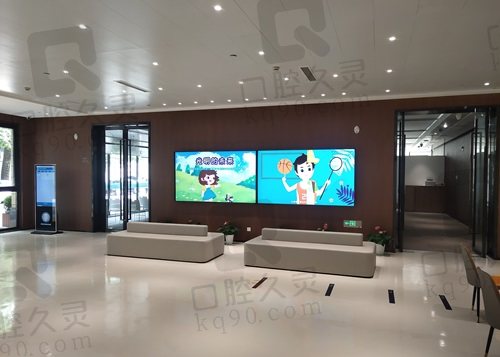 上海中视眼视光眼科门诊候诊区