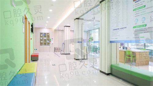 郑州爱尔眼科医院走廊