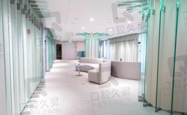 成都藝星美容坐診醫(yī)院