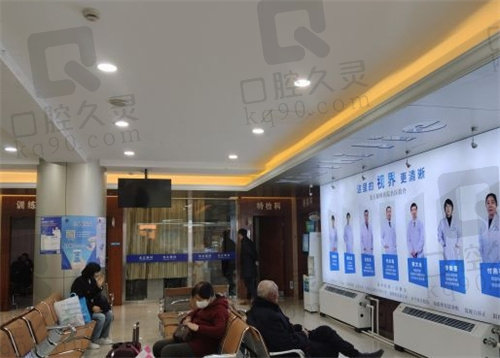 呼和浩特光正眼科医院做白内障手术收费贵吗