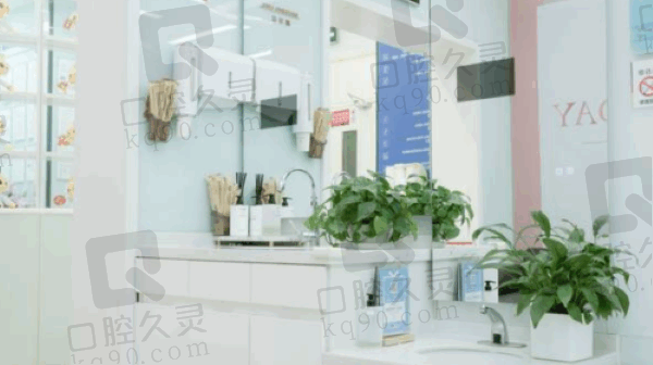 北京禾禾口腔張棟梁醫(yī)生正畸收費