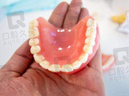 体验大连国诚口腔医院全口假牙，舒适贴合宛如真牙，重享美食咀嚼自由！ 