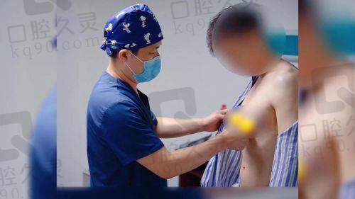 西安雌化胸手术哪个医院好？西安国际医学中心医院整形科技术优、口碑好值得选 